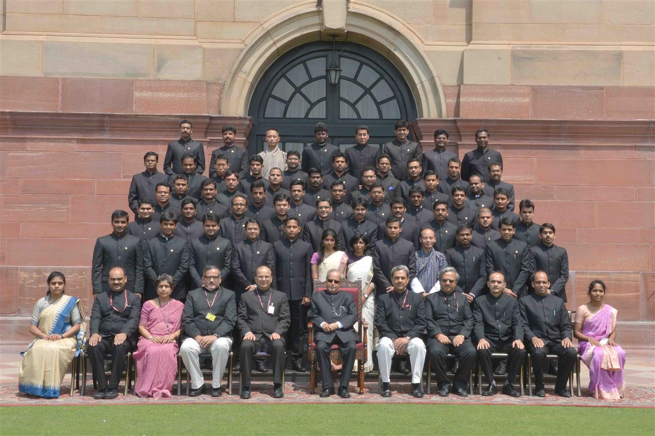 The President of India, Shri Pranab Mukherjee with Probationers of Indian Forest Service (2015 batch) from Indira Gandhi National Forest Academy, Dehradun at Rashtrapati Bhavan on August 5, 2016. 