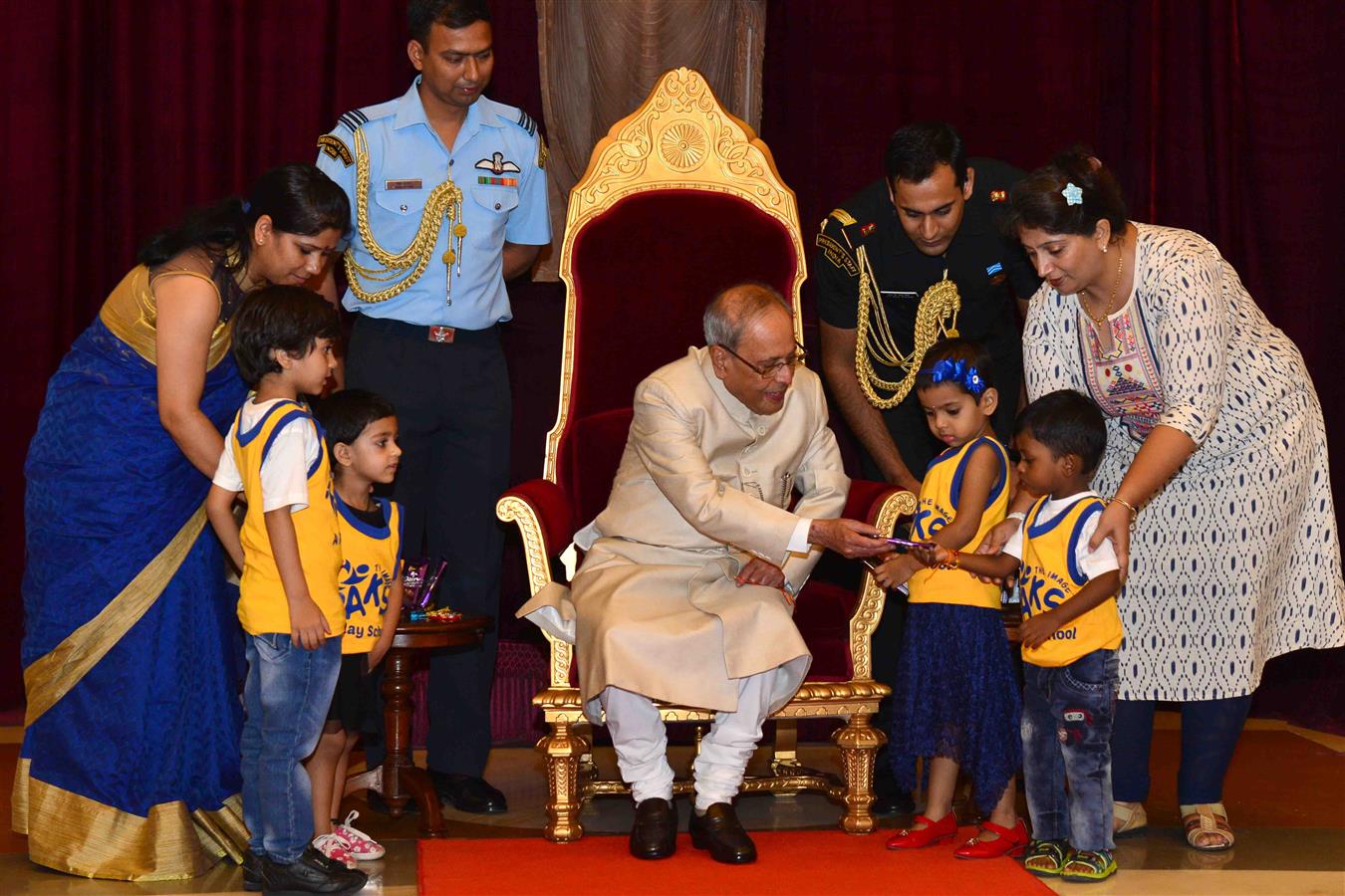 The President of India, Shri Pranab Mukherjee receiving Raksha Bandhan Greetings from the children/students from various schools/organizations at Rashtrapati Bhavan on August 18, 2016. 