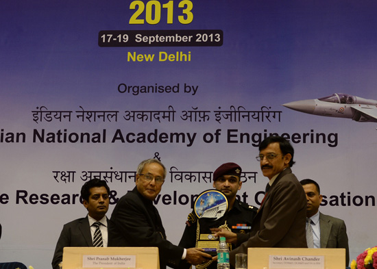 The President of India, Shri Pranab Mukherjee being felicitated by the Scientific Advisor to Defence Minister and Secretary to the Department of Defence R&D and DG(DRDO), Shri Avinash Chander at the function to inaugurate the First Engineers Conclave-2013