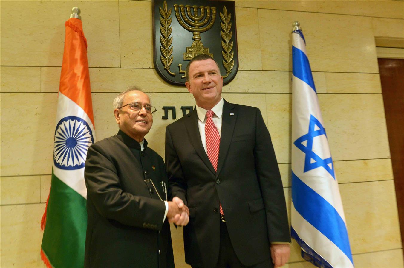 The President of India, Shri Pranab Mukherjee in conversation with the Leader of the Opposition of Israel and the Prime Minister, Mr. Issac Herog at the Knesset (Israeli Parliament) in Jerusalem on October 14, 2015.