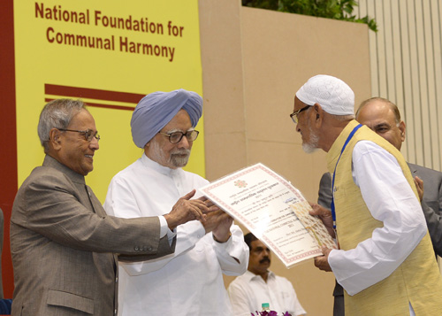 The President of India, Shri Pranab Mukherjee while presenting a National Communal Harmony Award for the year 2011 and 2012 at Vigyan Bhavan in New Delhi on September 20, 2013. Also seen is the Prime Minister of India, Dr. Manmohan Singh.