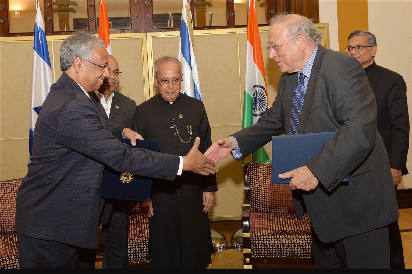 The President of India, Shri Pranab Mukherjee at the signing of the Agreement during the conclusion of the Academic Roundtable between India and Israel at Jerusalem in Israel on October 14, 2015.