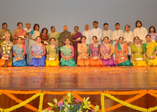 The President of India, Shri Pranab Mukherjee with the artists after witnessing the performance Kabiguru Rabindranath Tagore’s ‘Bhanu Singher Padabali’ at Rashtrapati Bhavan Auditorium on September 22, 2013.