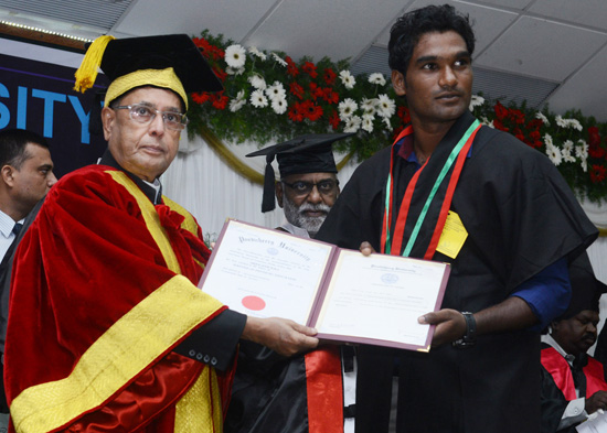 The President of India, Shri Pranab Mukherjee while presenting a degree to the student at the 23rd Convocation of Pondicherry University in Puducherry on September 25, 2013.