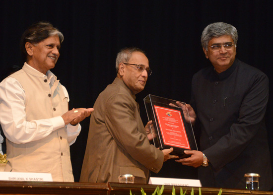 The President of India, Shri Pranab Mukherjee presenting the ‘Lal Bahadur Shastri National Award for Excellence in Public Administration, Academics and Management’ - 2013 to the Director of the Tata Memorial Centre and Professor & Head, Department of Surg