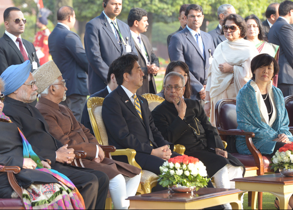 The President of India, Shri Pranab Mukherjee and the Chief Guest at the 65th Republic Day Celebrations, the Prime Minister of Japan, H.E. Mr. Shinzo Abe at the ‘At Home’ hosted by the President on the lawns of the Mughal Gardens at Rashtrapati Bhavan in 