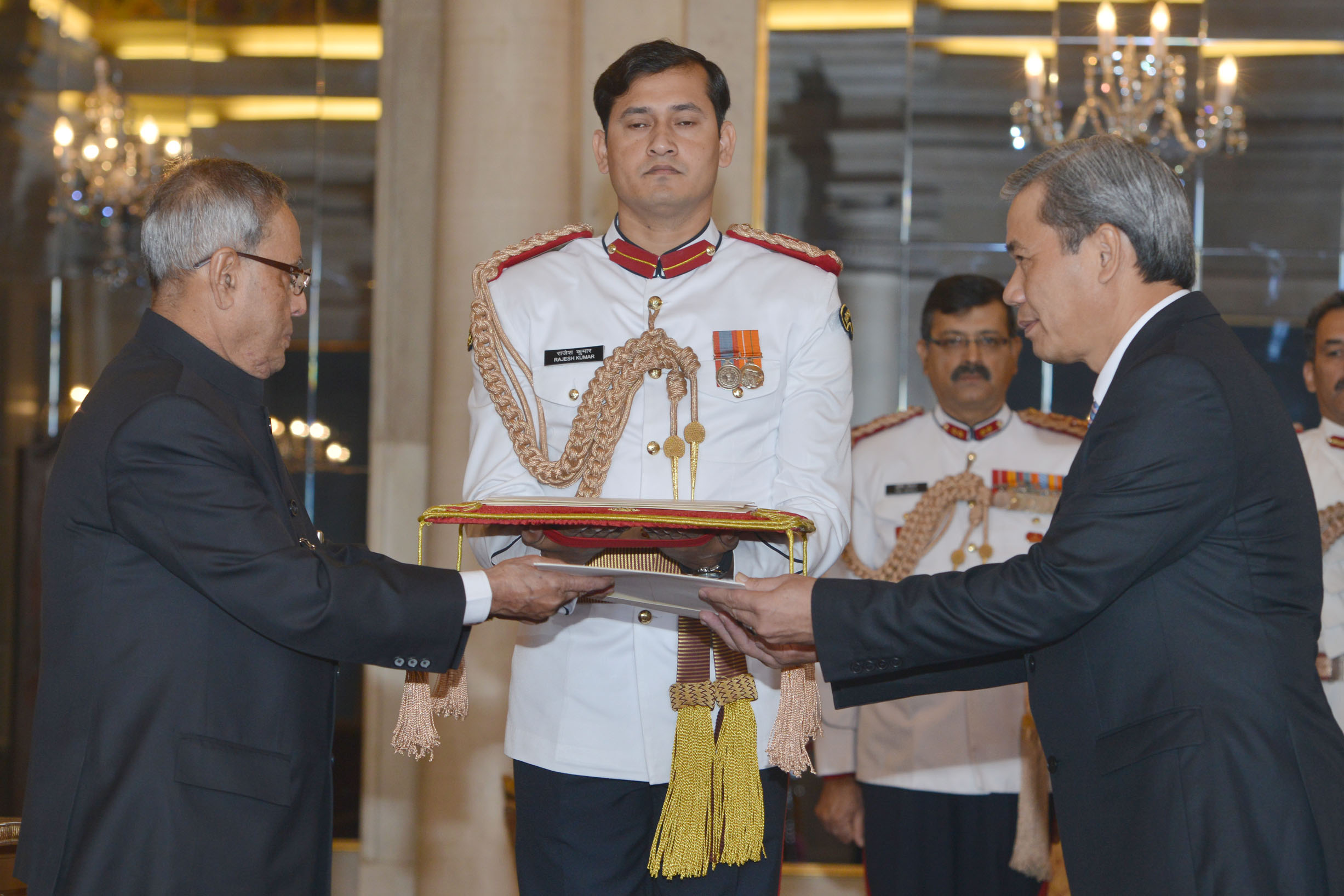 The Ambassador of Vietnam, His Excellency Mr. Ton Sinh Thanh presenting his credentials to the President of India, Shri Pranab Mukherjee at Rashtrapati Bhavan on October 21, 2014. 