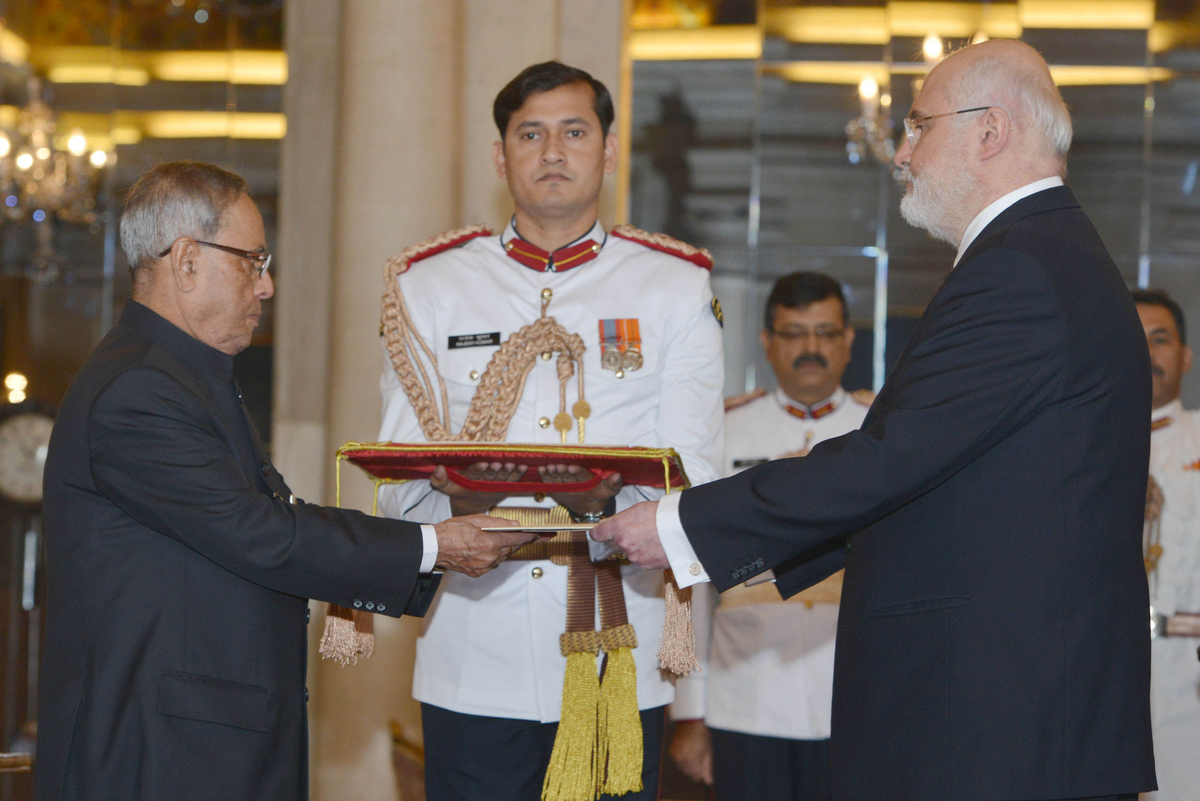 The Ambassador of Georgia, His Excellency Mr. Levan Nizharadze presenting his credentials to the President of India, Shri Pranab Mukherjee at Rashtrapati Bhavan on October 21, 2014. 