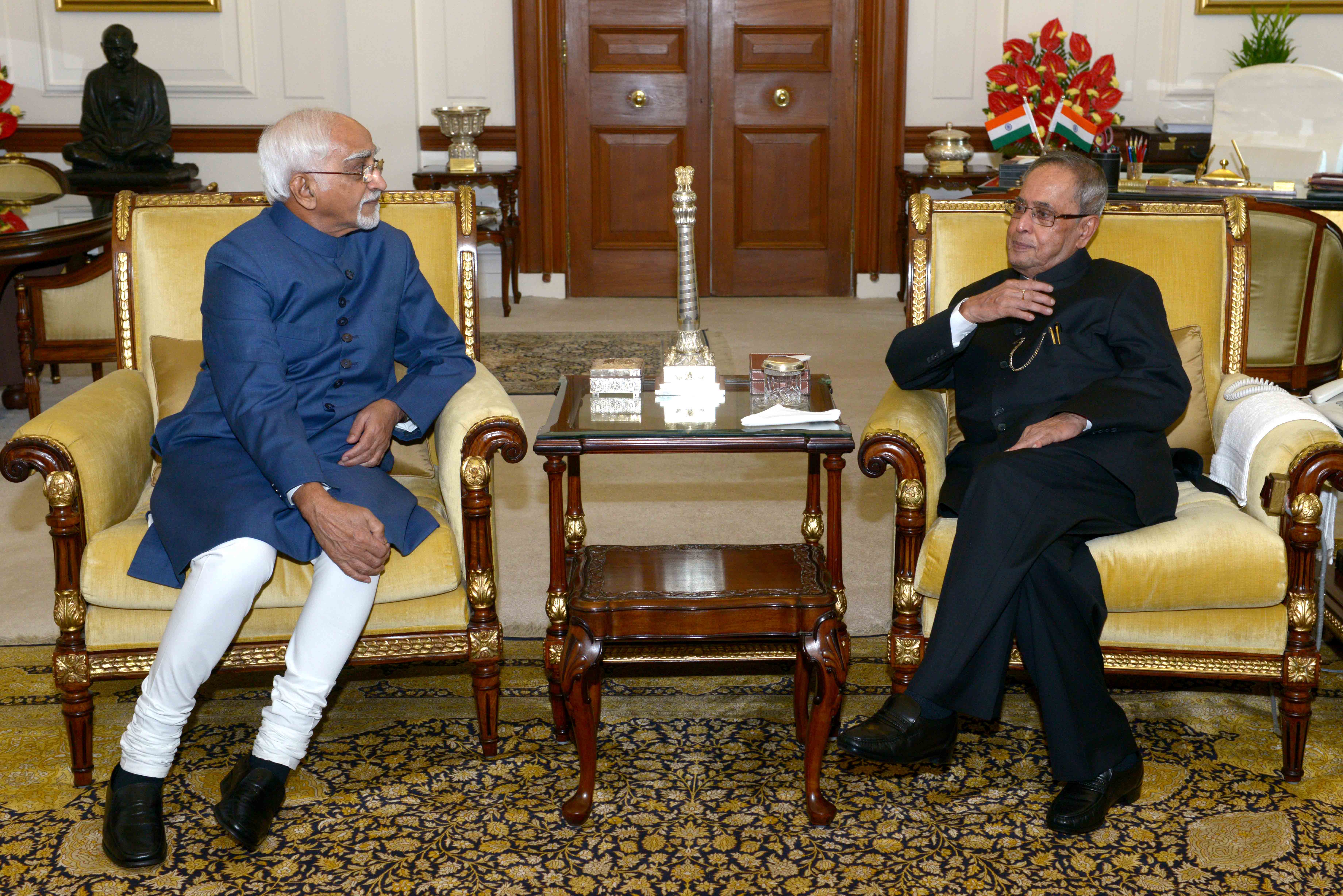 The President of India, Shri Pranab Mukherjee receiving Greetings from the Vice President of India, Shri Mohd. Hamid Ansari on the occasion of Diwali at Rashtrapati Bhavan on October 23, 2014. 