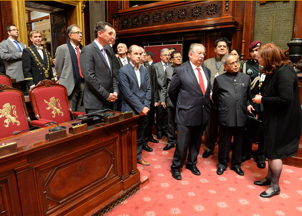 The President of India, Shri Pranab Mukherjee with some members of the Indian community at the Reception in Brussels hosted by the Ambassador of India in Belgium, Shri Dinkar Khullar at Belgium on October 3, 2013.