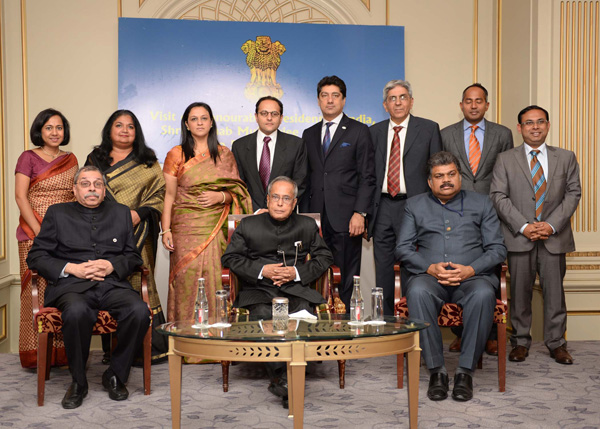 The President of India, Shri Pranab Mukherjee with some members of the Indian community at the Reception in Brussels hosted by the Ambassador of India in Belgium, Shri Dinkar Khullar at Belgium on October 3, 2013.