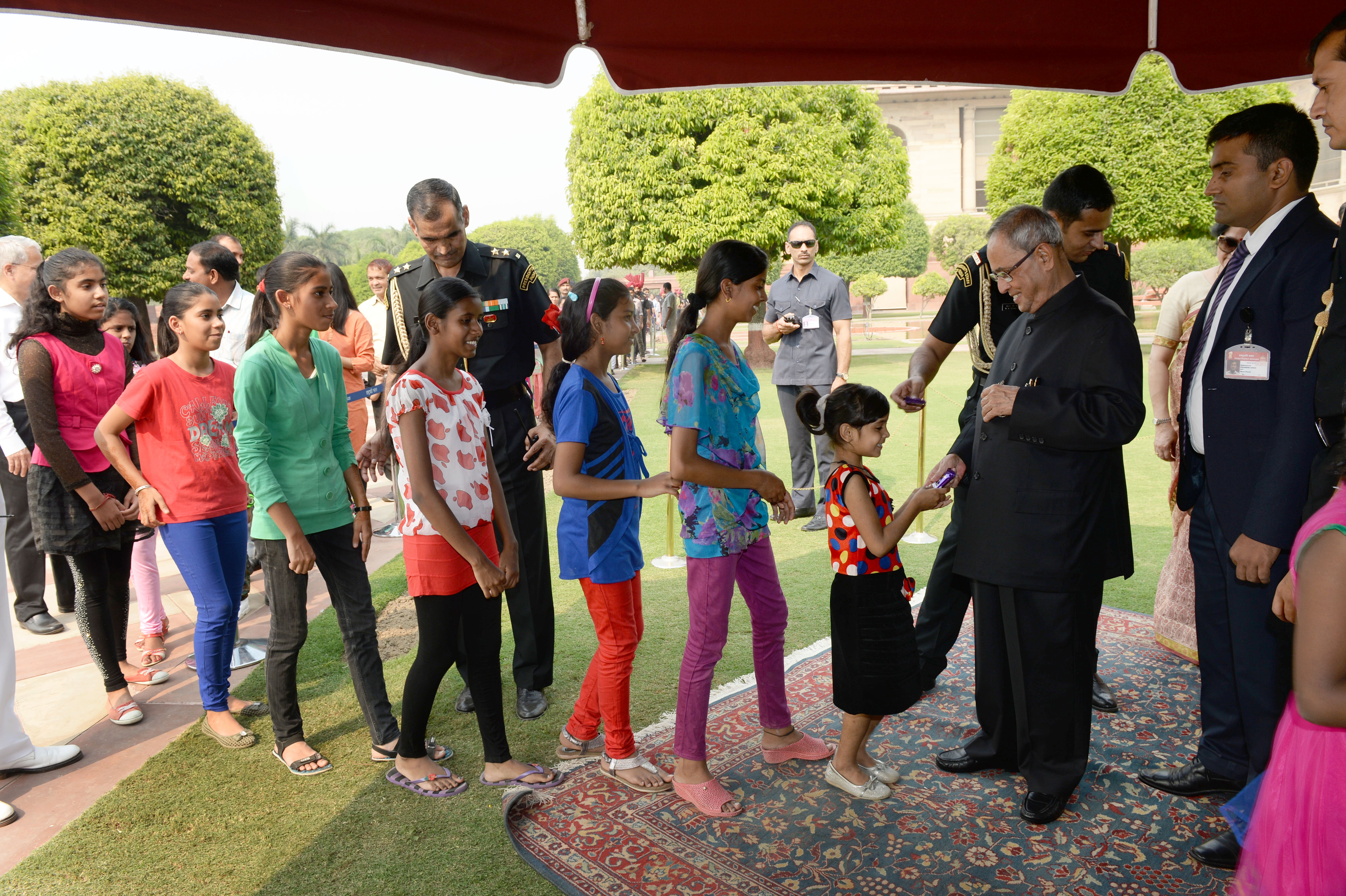 The President of India, Shri Pranab Mukherjee receiving Greetings from Rashtrapati Bhavan Staffs and their Families on the occasion of Diwali at Rashtrapati Bhavan on October 23, 2014. 