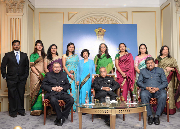 The President of India, Shri Pranab Mukherjee with some members of the Indian community at the Reception in Brussels hosted by the Ambassador of India in Belgium, Shri Dinkar Khullar at Belgium on October 3, 2013.