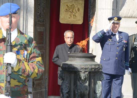 The President of India, Shri Pranab Mukherjee laying a wreath at Monument of Unknown Soldier in Brussels, Belgium on October 4, 2013.