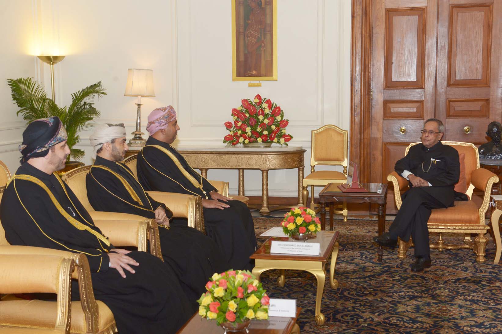 The Commerce and Industry Minister of Oman, H.E. Dr. Ali Bin Masoud Al Sunaidy calling on the President of India, Shri Pranab Mukherjee at Rashtrapati Bhavan on October 27, 2014. 