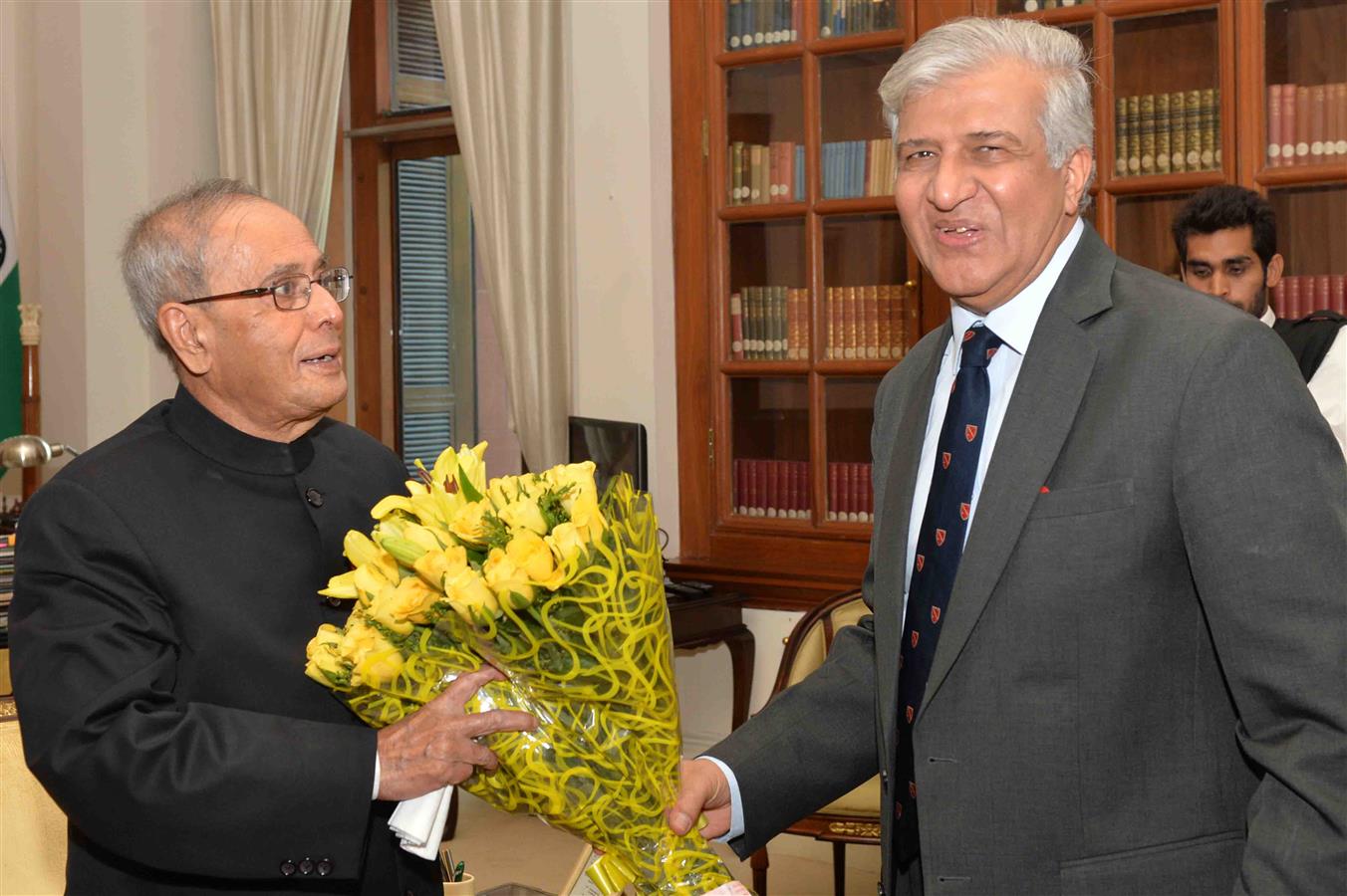 The President of India, Shri Pranab Mukherjee meeting with Governor of Uttarakhand, Dr. K.K. Paul on occasion of Diwali at Rashtrapati Bhavan on November 11, 2015.