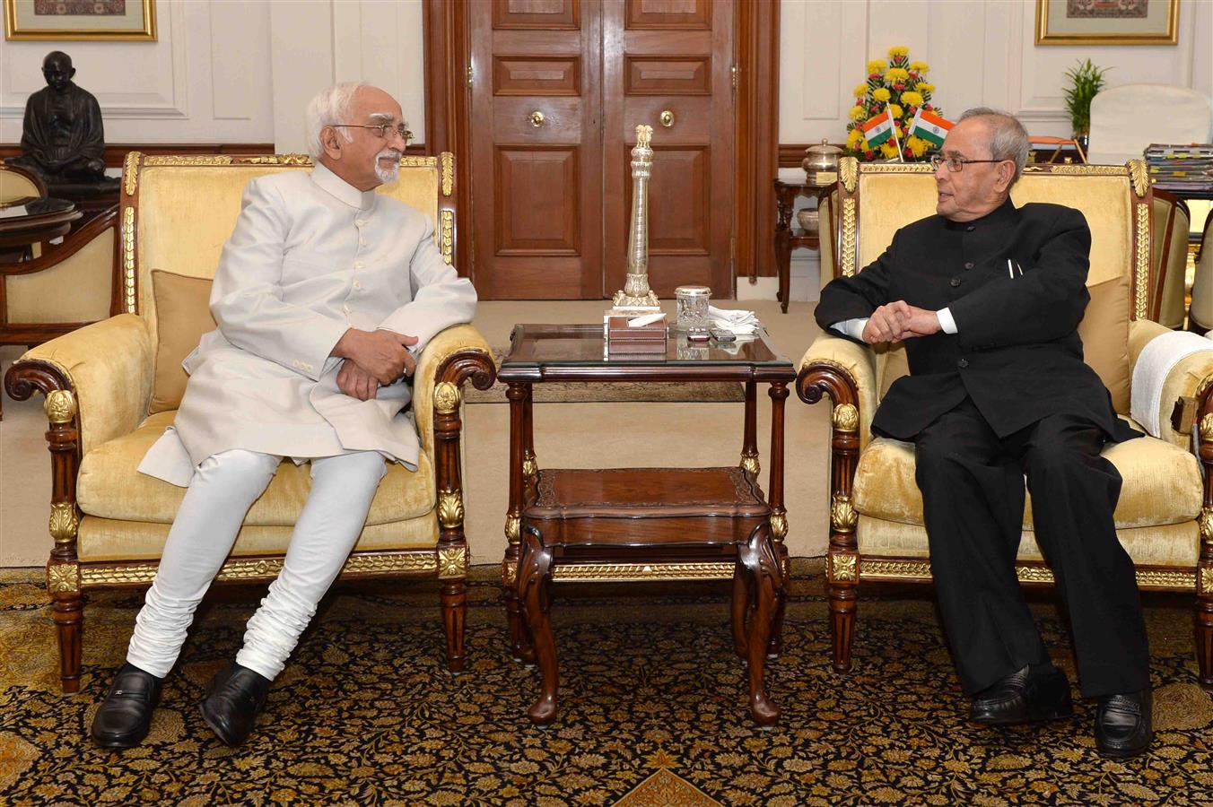 The President of India, Shri Pranab Mukherjee meeting with Vice President of India, Shri Mohd. Hamid Ansari on the occasion of Diwali at Rashtrapati Bhavan on November 11, 2015.