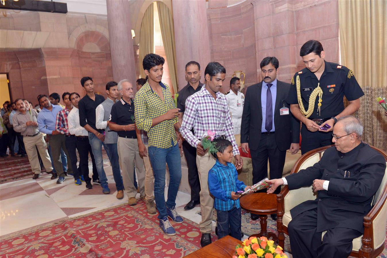 The President of India, Shri Pranab Mukherjee receiving Greetings from Rashtrapati Bhavan Staffs and their Families on the occasion of Diwali at Rashtrapati Bhavan on November 11, 2015.