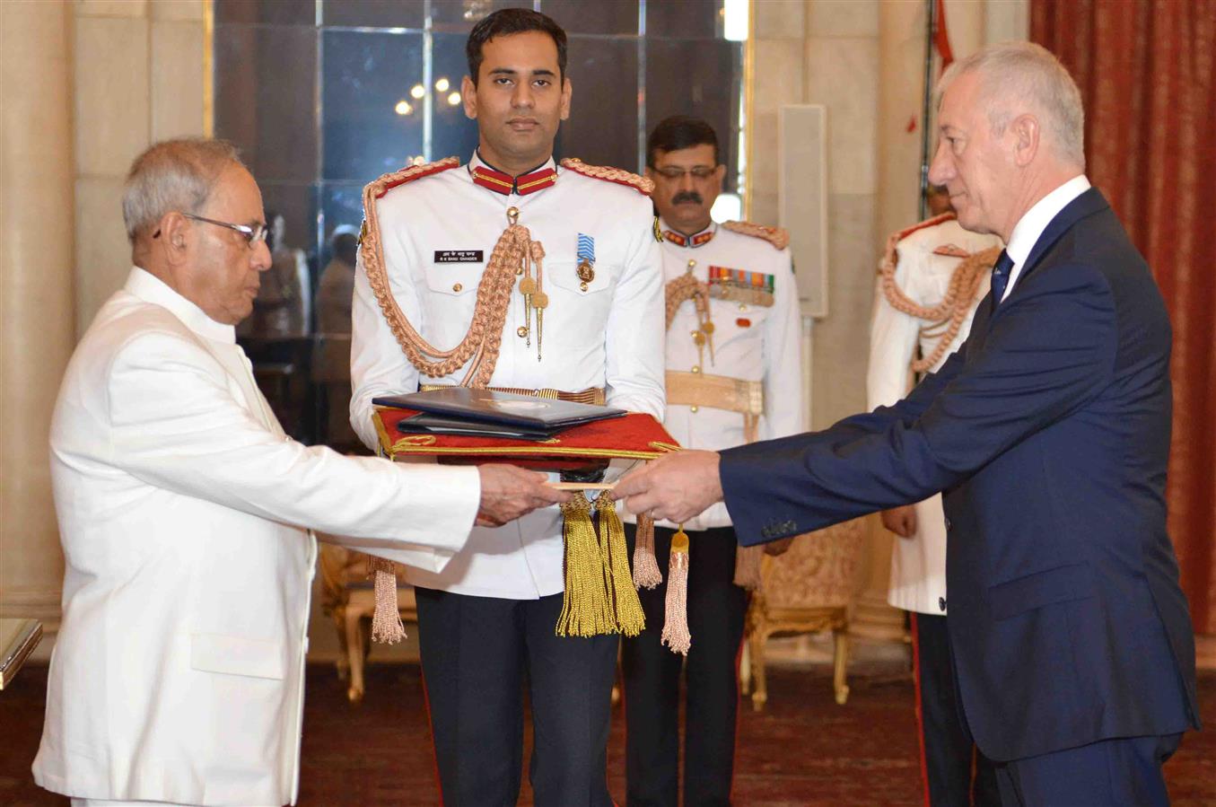 The Ambassador of the Republic of Slovenia, His Excellency Mr. Jozef Drofenik presenting his credential to the President of India, Shri Pranab Mukherjee at Rashtrapati Bhavan on November 13, 2015.