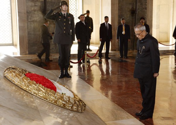 The President of India, Shri Pranab Mukherjee laying a Wreath at the Mausoleum of Mustafa Kemal Ataturk at Ankara in Turkey on October 7, 2013.