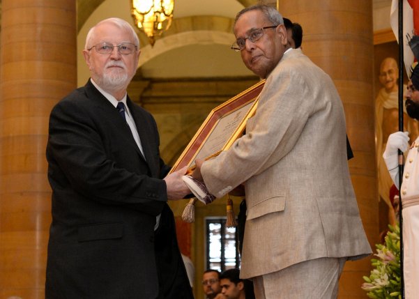 The President of India, Shri Pranab Mukherjee, presenting the Presidential Award for Classical Tamil for the year 2009-2010 to Dr. Jaroslav Vacek at Durbar Hall of Rashtrapati Bhavan in New Delhi on October 9, 2013.