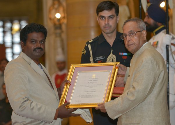 The President of India, Shri Pranab Mukherjee, presenting the Presidential Award for Classical Tamil for the year 2010-2011 to Dr. K. Sundarapandian at Durbar Hall of Rashtrapati Bhavan in New Delhi on October 9, 2013.