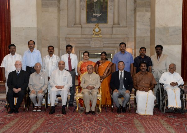 The President of India, Shri Pranab Mukherjee with recipients of the Presidential Awards for Classical Tamil for the year 2009-2010 and 2010-2011 at Rashtrapati Bhavan in New Delhi on October 9, 2013.