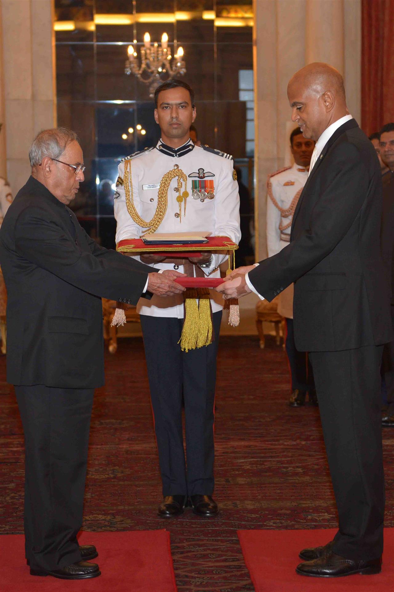 The High Commissioner of Guyana, His Excellency Dr. David Goldwin Pollard presenting his credential to the President of India, Shri Pranab Mukherjee at Rashtrapati Bhavan on September 21, 2016. 