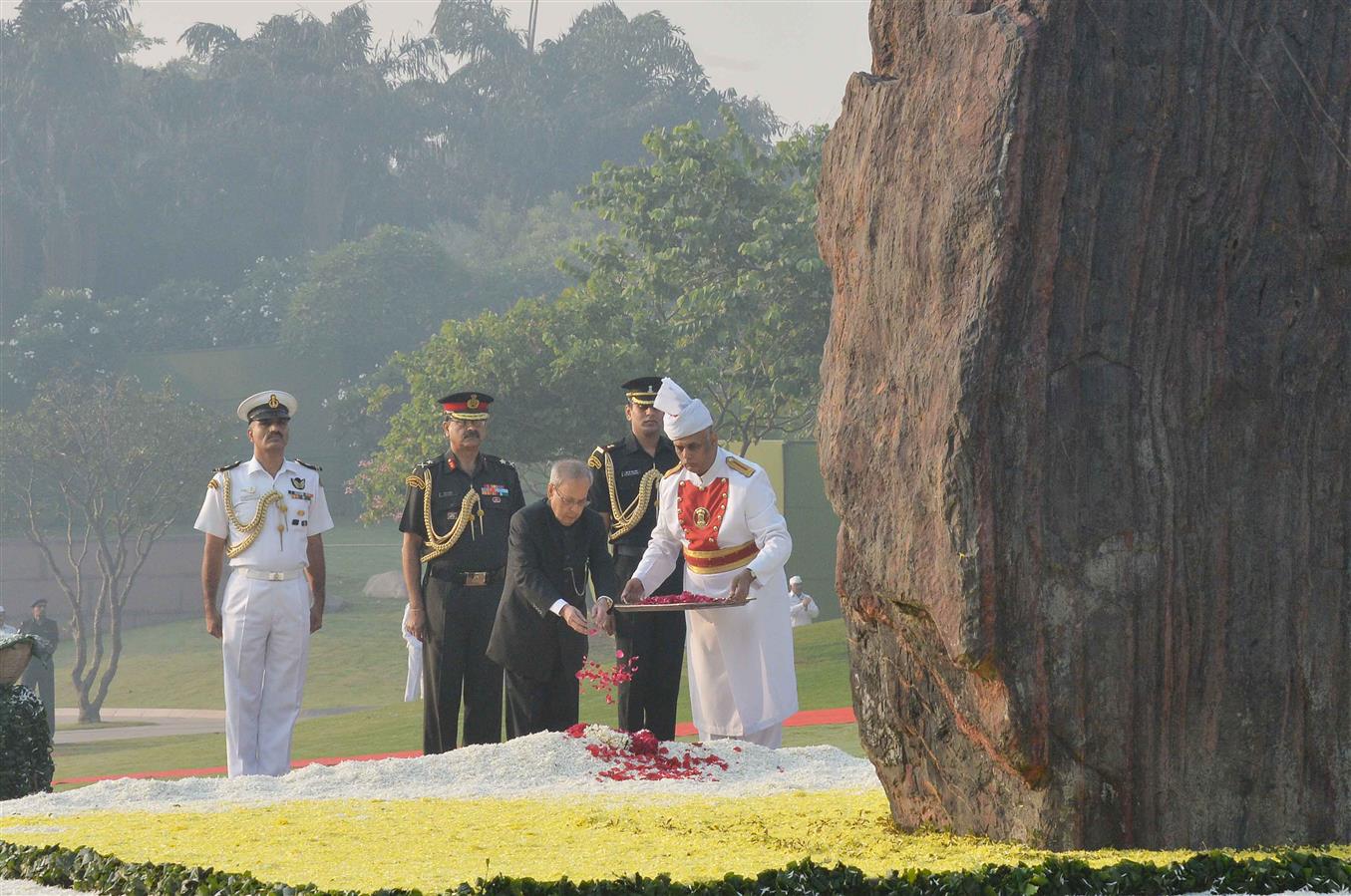 The President of India, Shri Pranab Mukherjee paying floral tributes at the samadhi of the Former Prime Minister of India, Late Smt. Indira Gandhi to Commemorate on her 98th Birth Anniversary at Shakti Sthal in New Delhi on November 19, 2015.