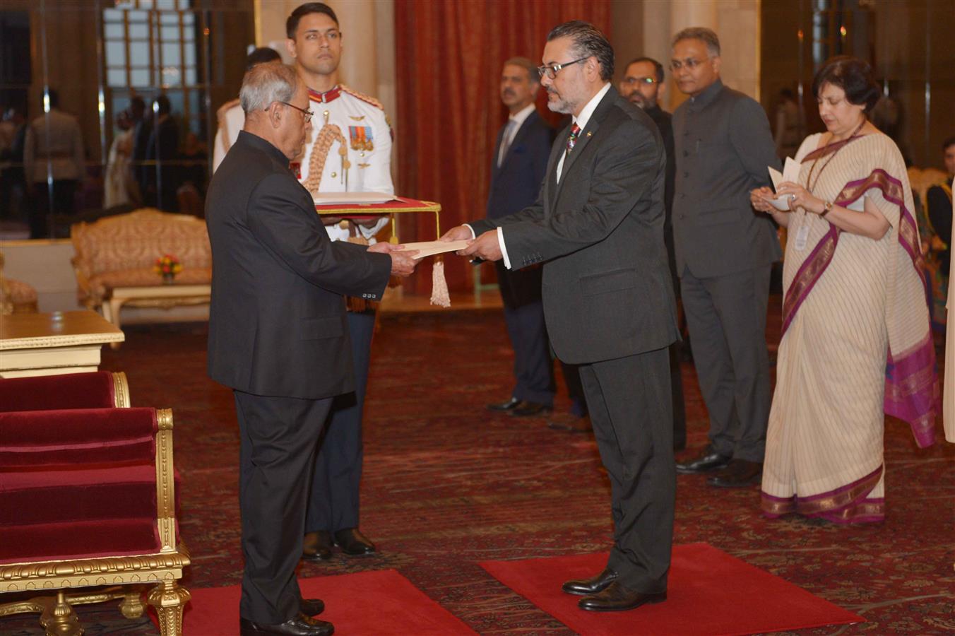 The Ambassador of Guatemala, H.E. Mr. Giovanni Castillo presenting his credential to the President of India, Shri Pranab Mukherjee, at Rashtrapati Bhavan on September 26, 2016. 