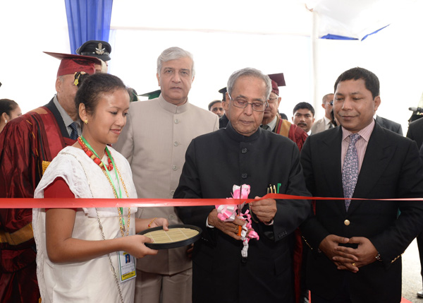 The President of India, Shri Pranab Mukherjee inaugurating the Innovation Club at North-Eastern Hill University (NEHU) at Shillong in Meghalaya on October 22, 2013. The Governor of Meghalaya, Dr. K.K. Paul and the Chief Minister of Meghalaya, Dr. Mukul S