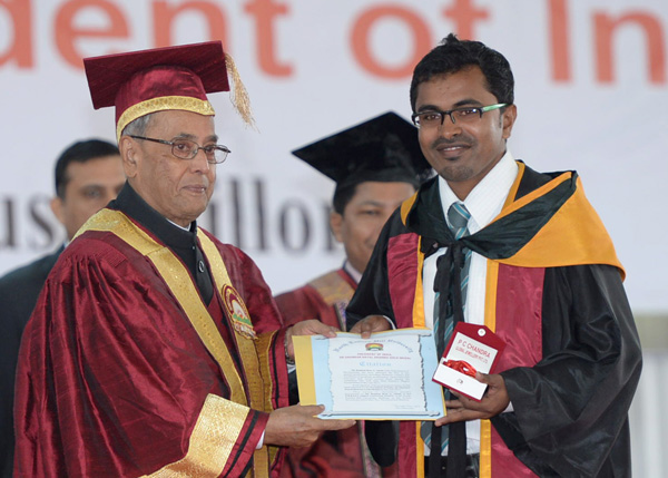 The President of India, Shri Pranab Mukherjee while presenting a degree to the student at the annual convocation of North-Eastern Hill University (NEHU) at Shillong in Meghalaya on October 22, 2013.