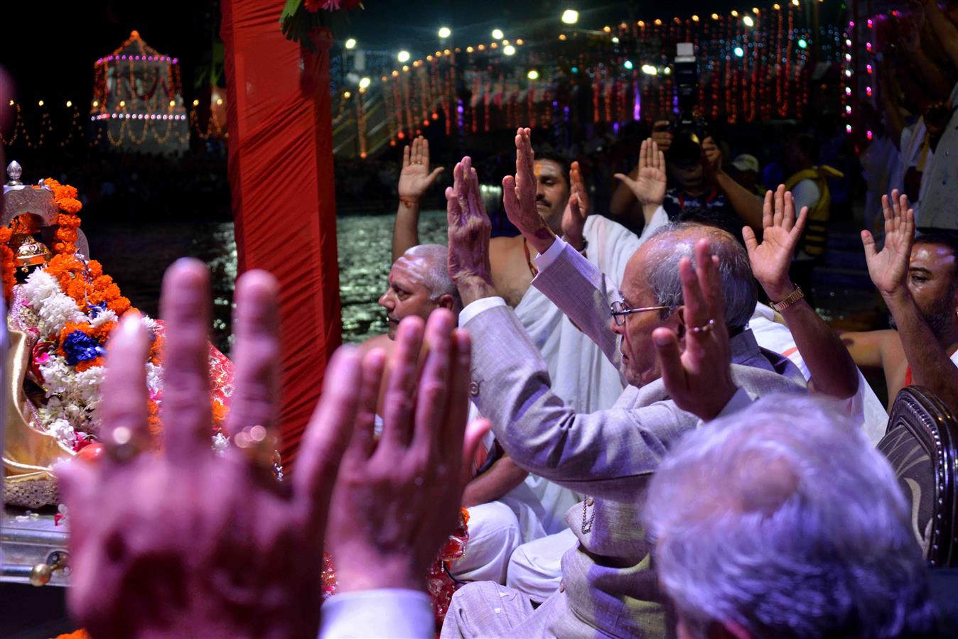 The President of India, Shri Pranab Mukherjee attending the ‘Ganga Aarti’ at Har Ki Pauri in Haridwar, Uttarakhand on September 29, 2016. 