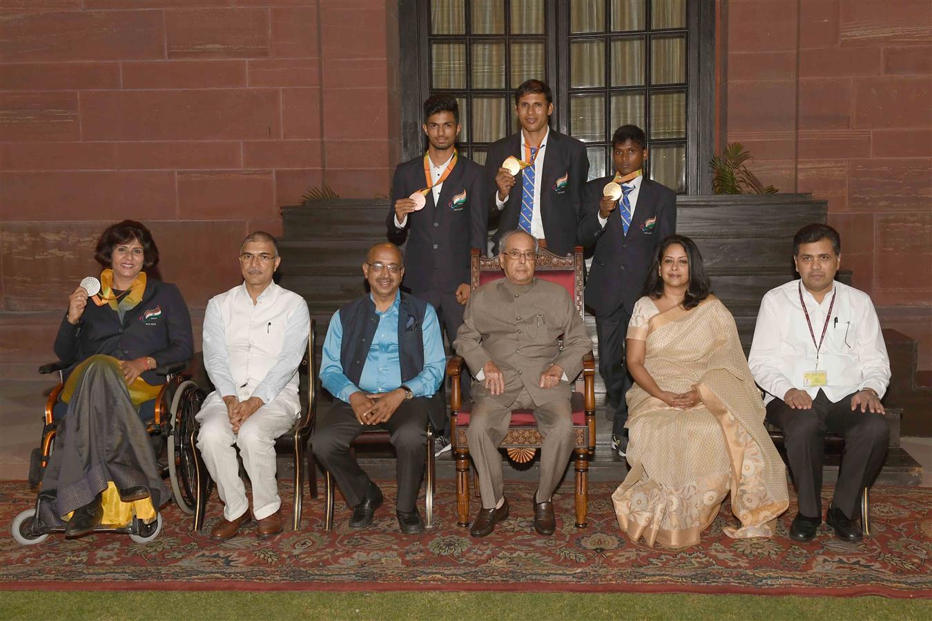 The President of India, Shri Pranab Mukherjee with participants of the 15th Paralympic Games at Rashtrapati Bhavan on September 30, 2016. 