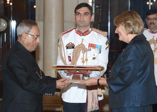 The Ambassador of the Republic of Slovenia, Her Excellency Mrs. Darja Bavdaz Kuret presenting her credentials to the President of India, Shri Pranab Mukherjee at Rashtrapati Bhavan in New Delhi on October 23, 2013.