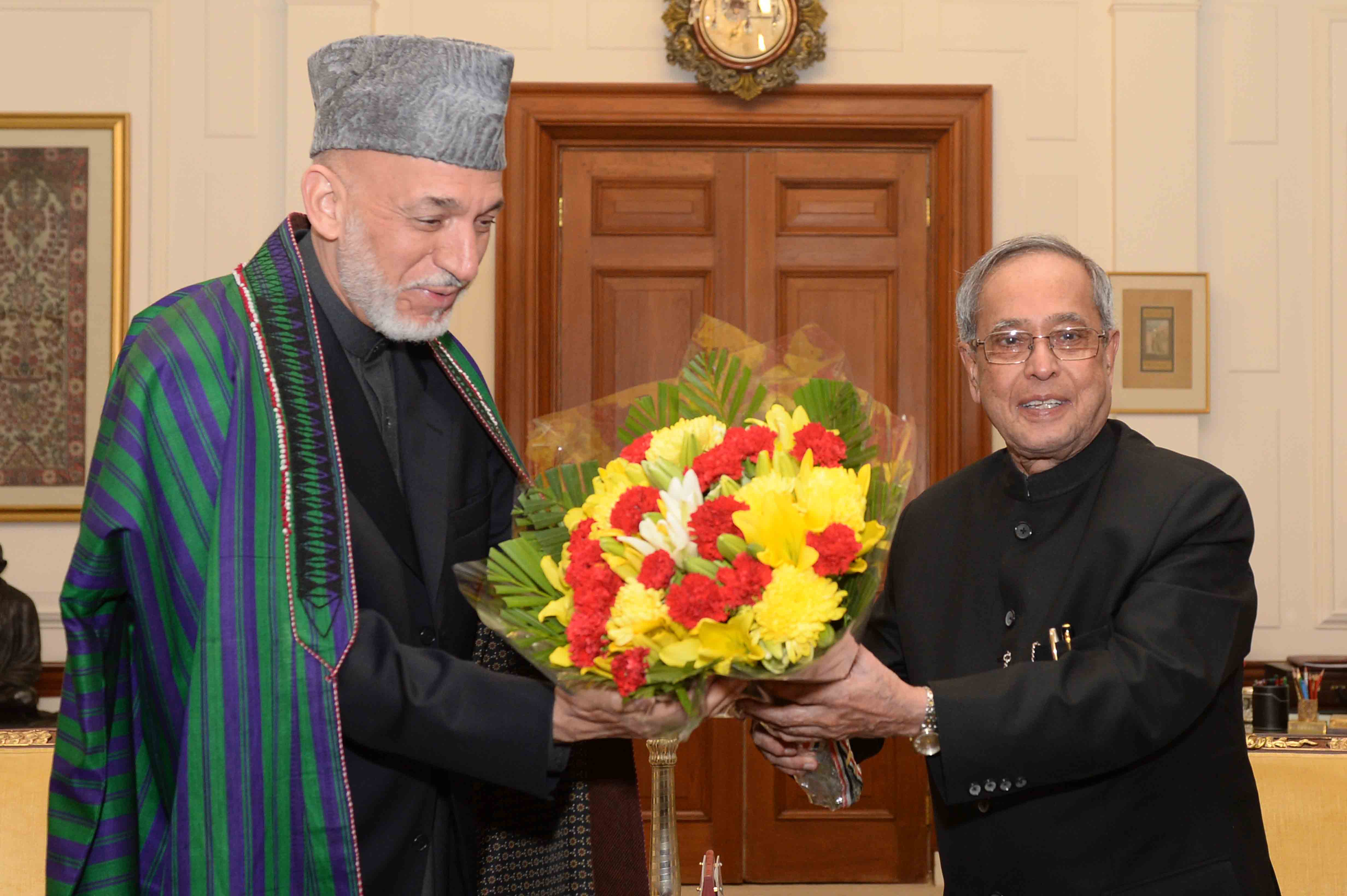 The Former President of Afghanistan, H.E. Mr. Hamid Karzai calling on the President of India, Shri Pranab Mukherjee at Rashtrapati Bhavan on November 17, 2014. 