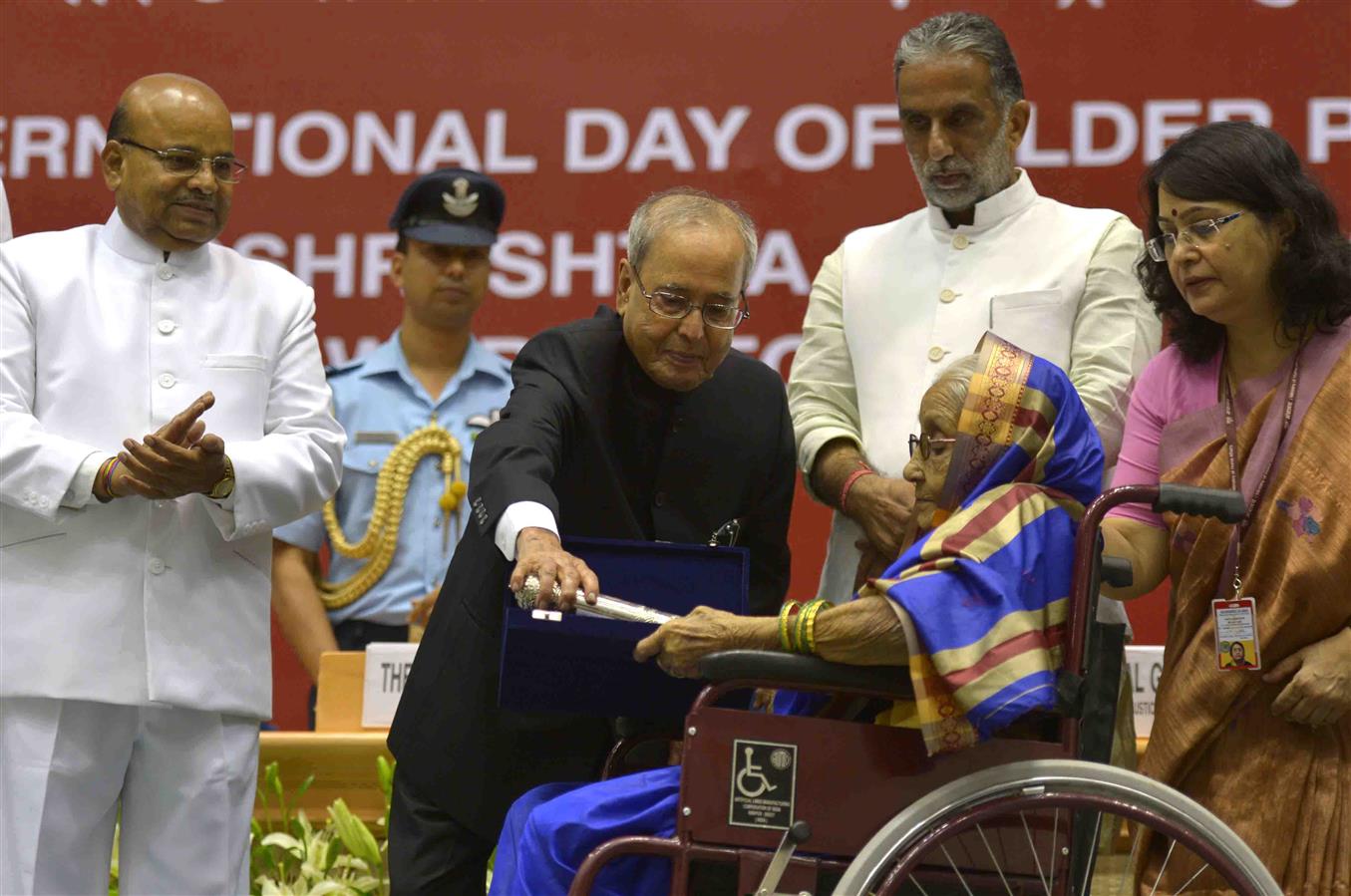 The President of India, Shri Pranab Mukherjee presenting the "Vayoshreshtha Sammans - A Scheme of National Award for Senior Citizens" at Vigyan Bhavan in New Delhi on October 1, 2016 on the occasion of International Day for Older Persons. 