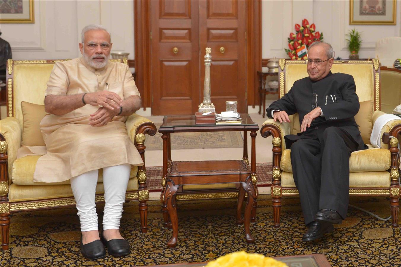 The Prime Minister of India, Shri Narendra Modi calling on the President of India, Shri Pranab Mukherjee at Rashtrapati Bhavan on October 1, 2016. 