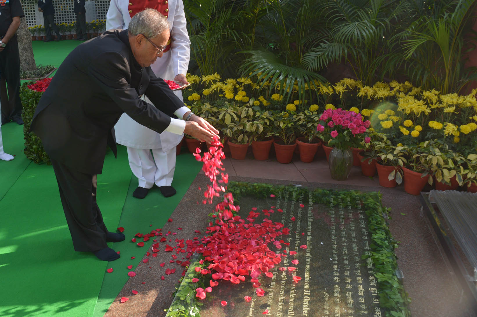 The President of India, Shri Pranab Mukherjee paying floral tributes to Smt. Indira Gandhi on the occasion of her 97th Birth Anniversary at No. 1, Akbar Road in New Delhi on November 19, 2014. 