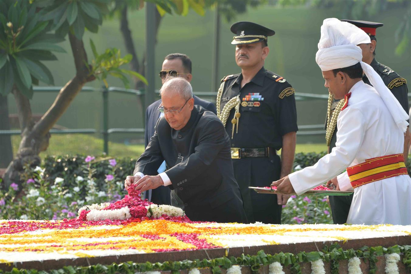 The President of India, Shri Pranab Mukherjee paying floral tributes at the Samadhi of the Former Prime, Minister of India, Late Shri Lal Bahadur Shastri on the occasion of his 112th Birth Anniversary in New Delhi on October 2, 2016. 