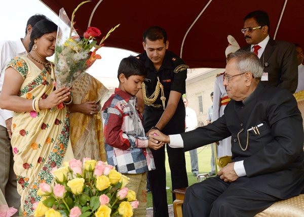 The President of India, Shri Pranab Mukherjee receiving greetings all walks of life on the occasion of Diwali at Rashtrapati Bhavn in New Delhi on November 03, 2013.