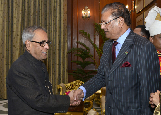 The President of the Republic of Mauritius, His Excellency Mr. Rajkeswur Purryag GCSK, GOSK calling on the President of India, Shri Pranab Mukherjee at Rashtrapati Bhavan in New Delhi on January 04, 2013.