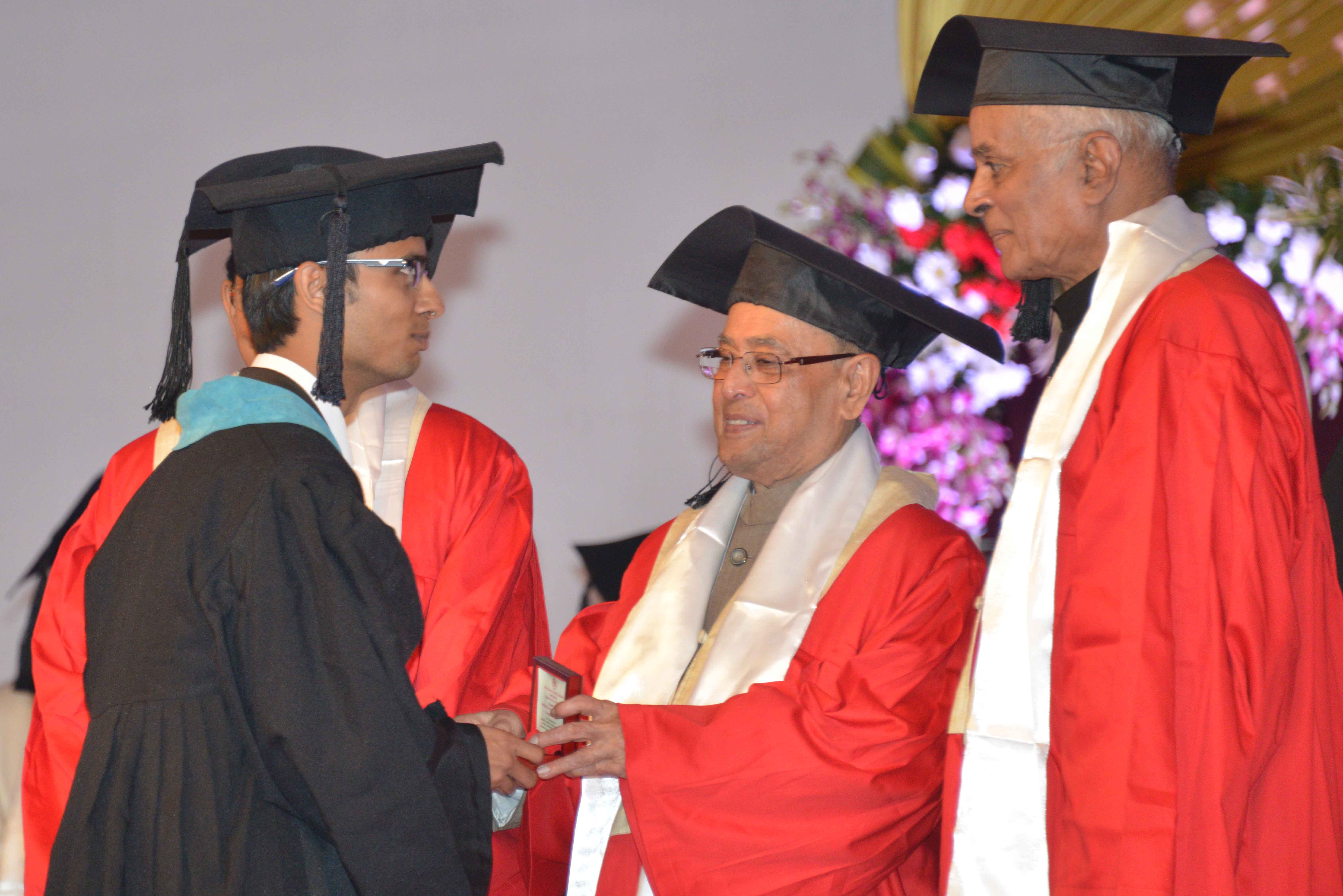 The President of India, Shri Pranab Mukherjee while presenting the degree to a student at the 11th convocation of Symbiosis International University (SIU) at Pune in Maharashtra on November 26, 2014. 