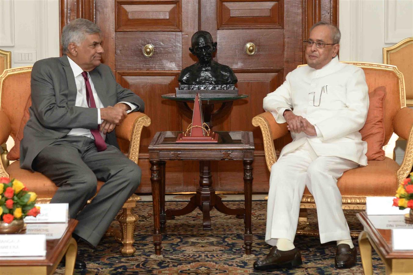 The Prime Minister of Sri Lanka, H.E. Mr. Ranil Wickremesinghe calling on the President of India, Shri Pranab Mukherjee at Rashtrapati Bhavan on October 5, 2016. 