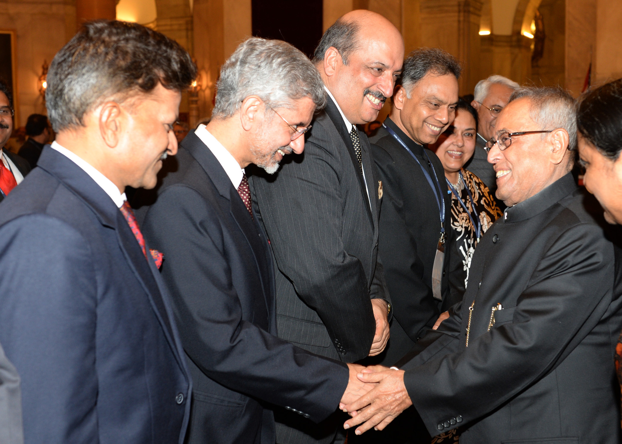 The President of India, Shri Pranab Mukherjee meeting the delegates of Fifth Annual Heads of Mission Conference at Durbar Hall of Rashtrapati Bhavan in New Delhi on November 6, 2013.