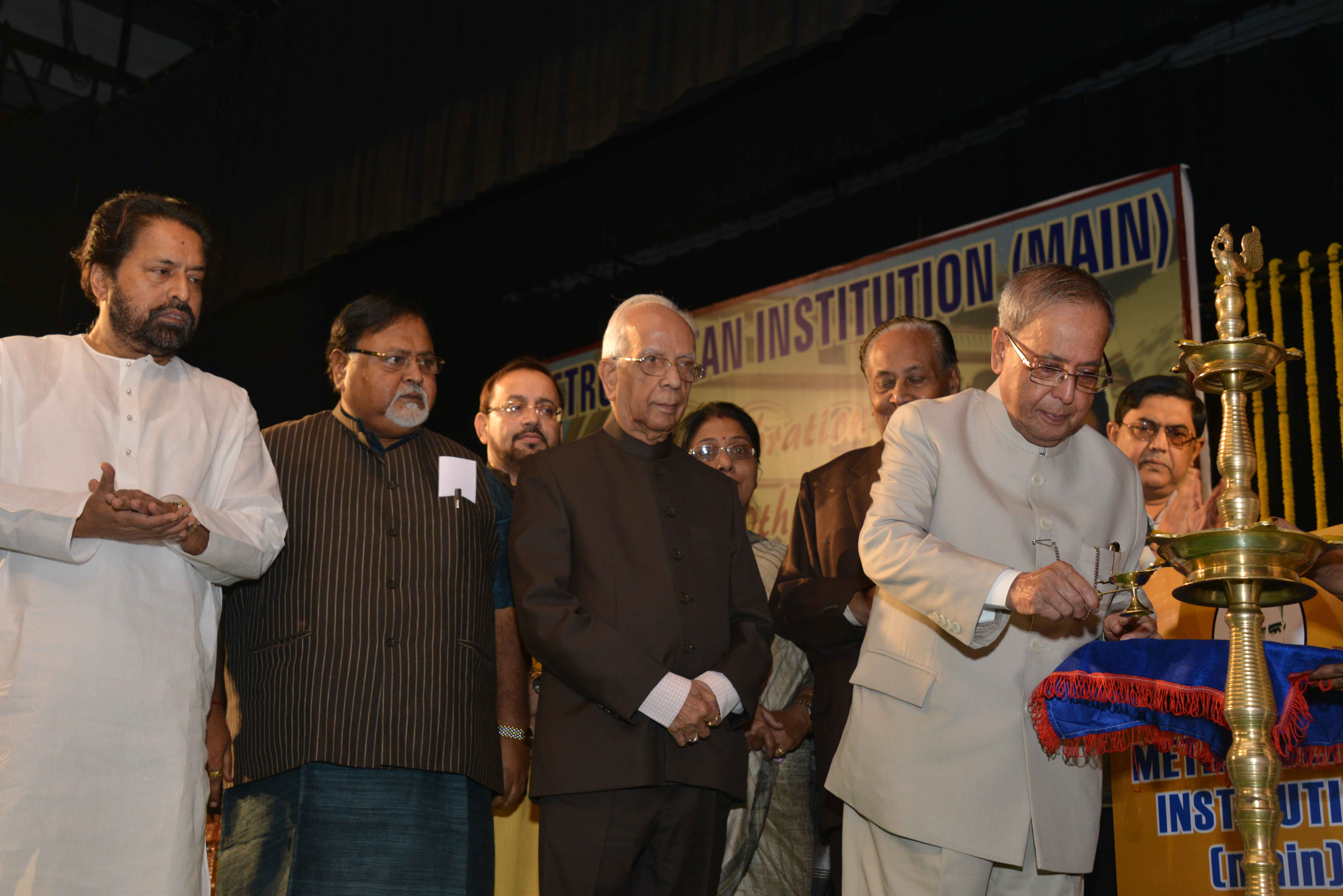 The President of India, Shri Pranab Mukherjee lighting the lamp at the closing ceremony of the 150th Anniversary of Metropolitan Institution (Main) at Kolkata on November 29, 2014. 