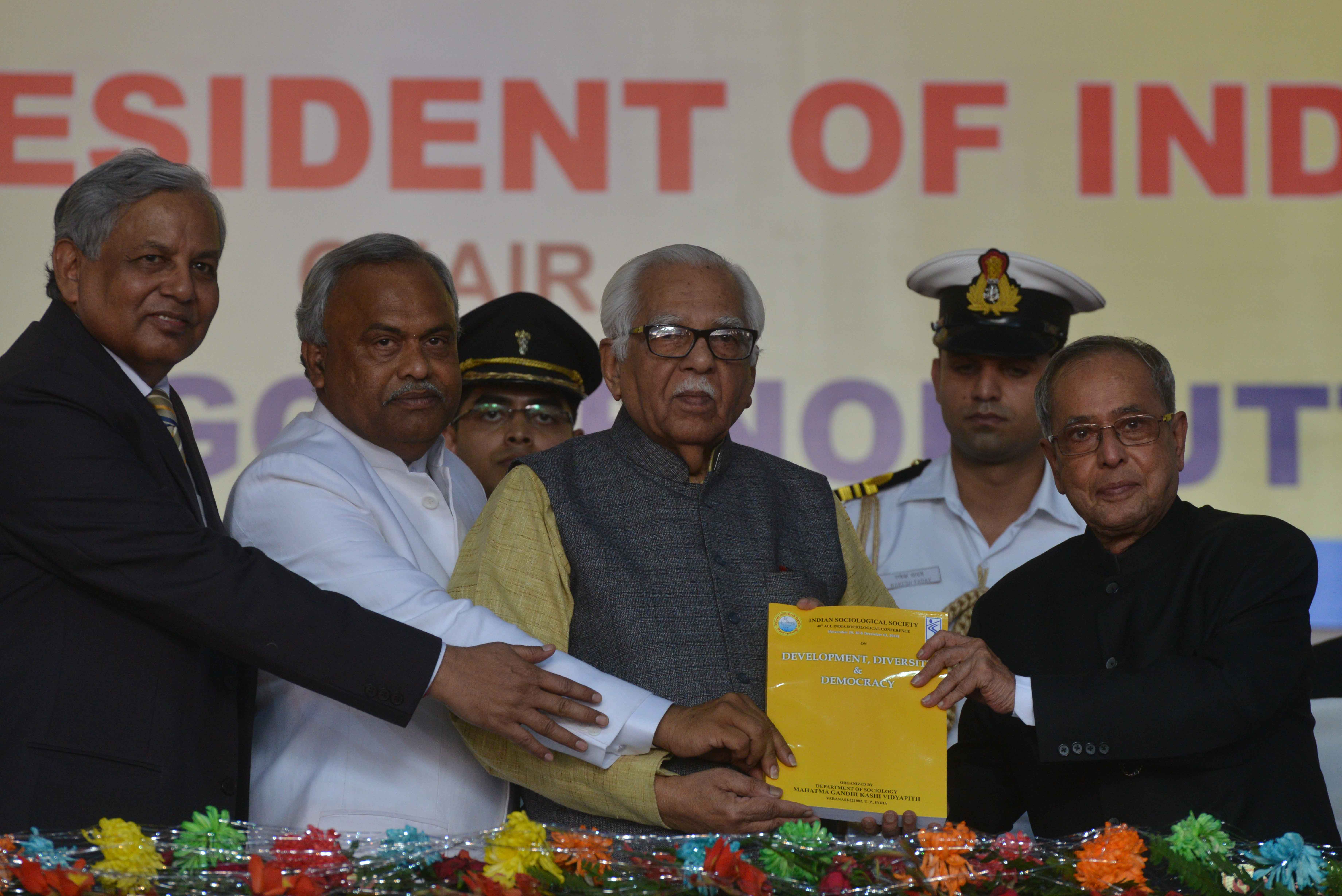 The Governor of Uttar Pradesh, Shri Ram Naik releasing the book ‘Abstracts of the 40th Conference of Indian Sociological Society’ and first copy was presented to the President of India, Shri Pranab Mukherjee at the inaugural function of the 40th National 