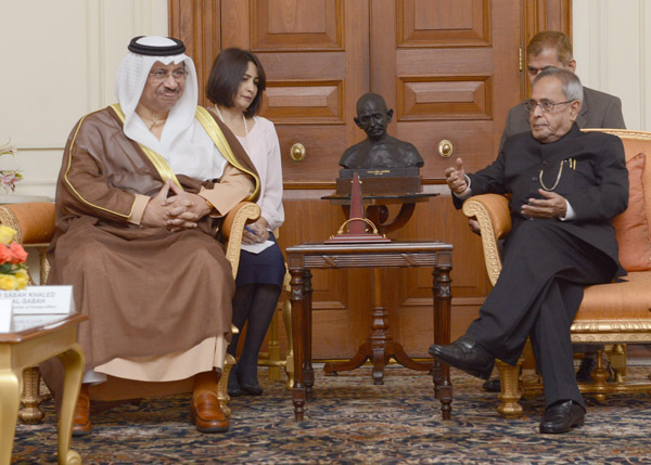 The Prime Minister of Kuwait, HH Sheikh Jaber Al-Mubarak Al-Hamad Al-Sabah meeting the President of India, Shri Pranab Mukherjee at Rashtrapati Bhavan in New Delhi on November 9, 2013