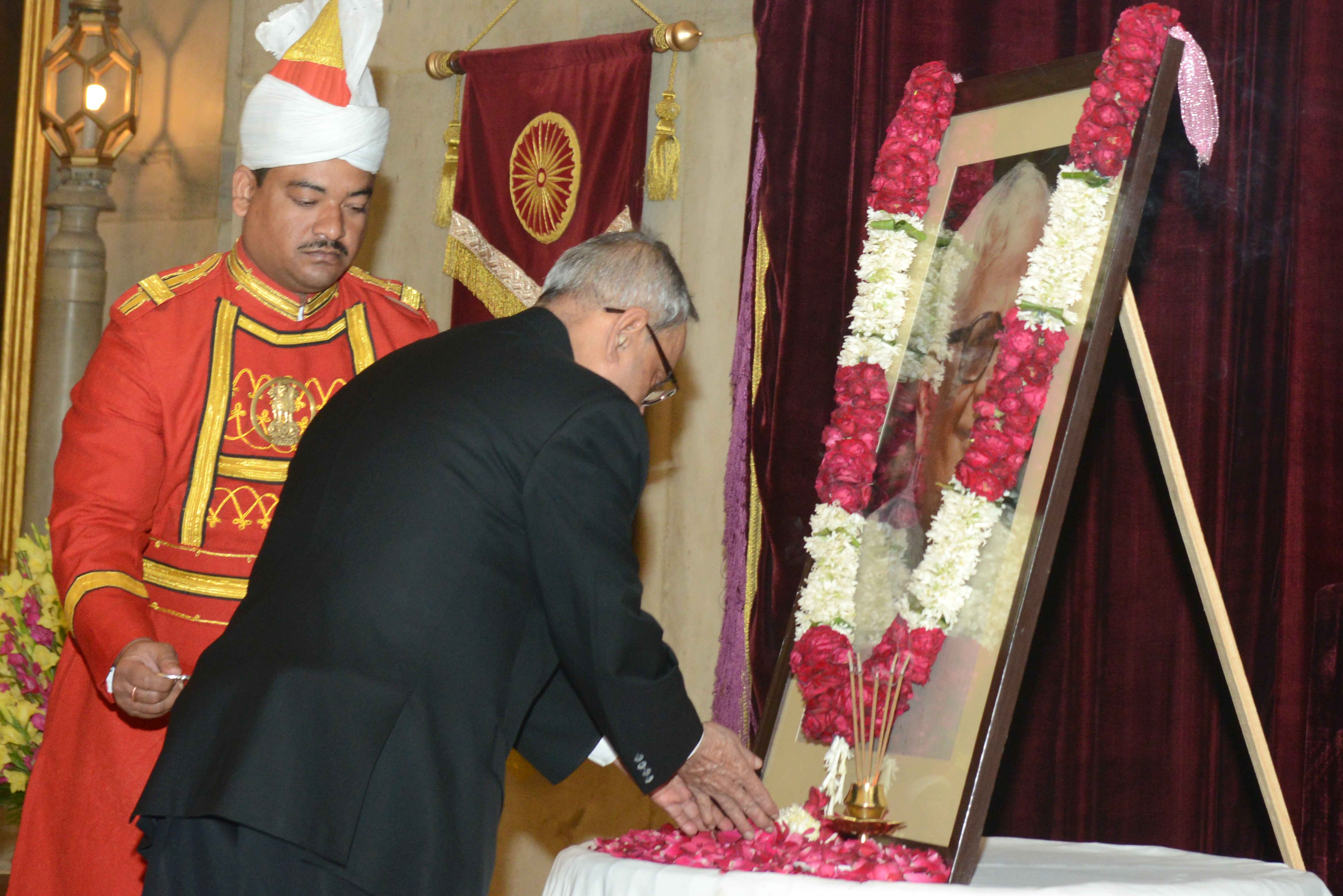 The President of India, Shri Pranab Mukherjee paying floral tributes at the portrait of the former President of India, Shri R Venkataraman on the occasion of his Birth Anniversary at Rashtrapati Bhavan December 4, 2014. 