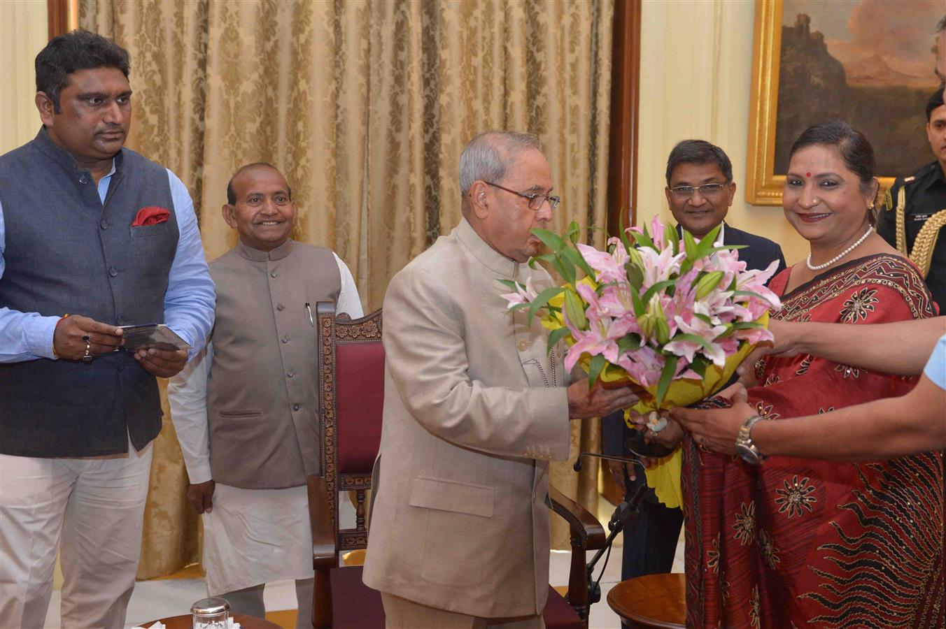 The President of India, Shri Pranab Mukherjee meeting the representatives of Balmiki Community on the Occasion of Maharishi Balmiki's Birthday at Rashtrapati Bhavan on October 15, 2016. 